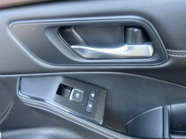 Used 2023 Nissan Rogue SL w/ SL Premium Package FWD image 21