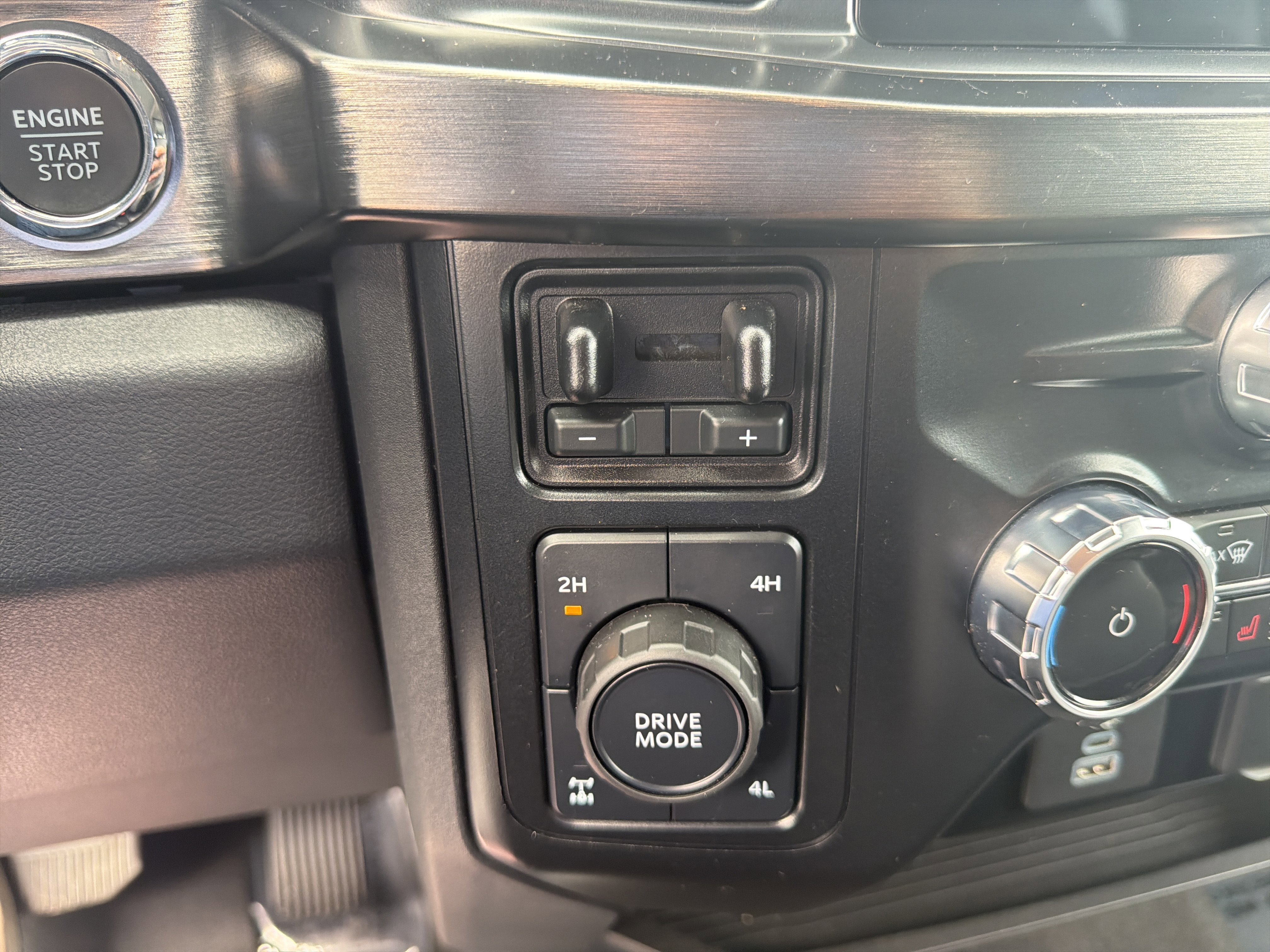 Used 2024 Ford F350 Lariat w/ Camper Package image 29