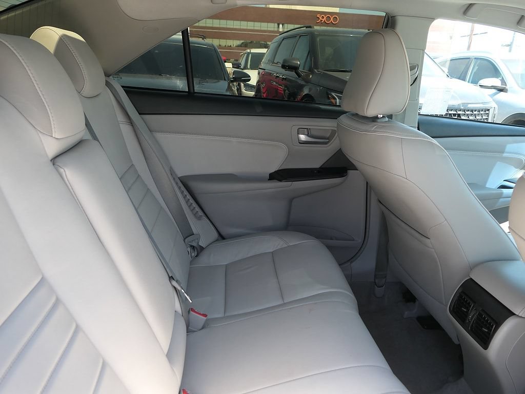 Used 2017 Toyota Camry XLE w/ Moonroof Package FWD image 26