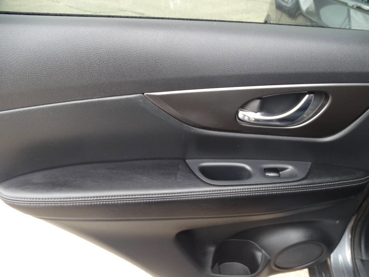 Used 2015 Nissan Rogue FWD w/ SV Moonroof Package image 32