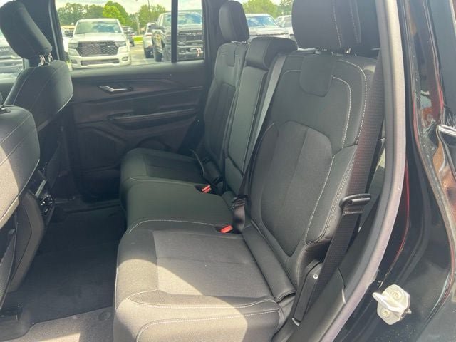 New 2026 Jeep Grand Cherokee Laredo X AWD/4WD image 19