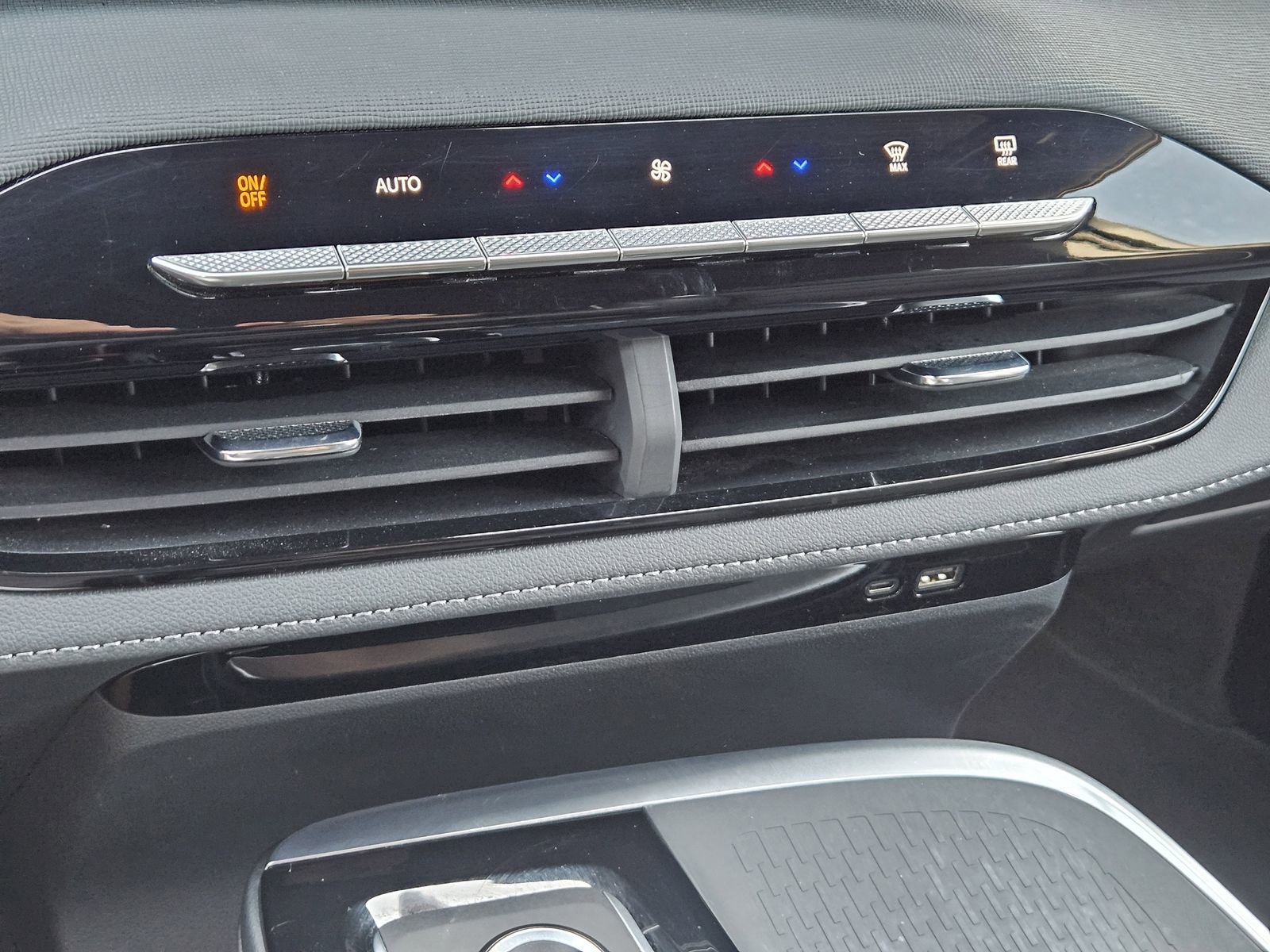 Used 2025 Buick Enclave Preferred FWD image 24