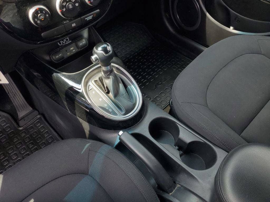 Used 2015 Kia Soul ! FWD image 18