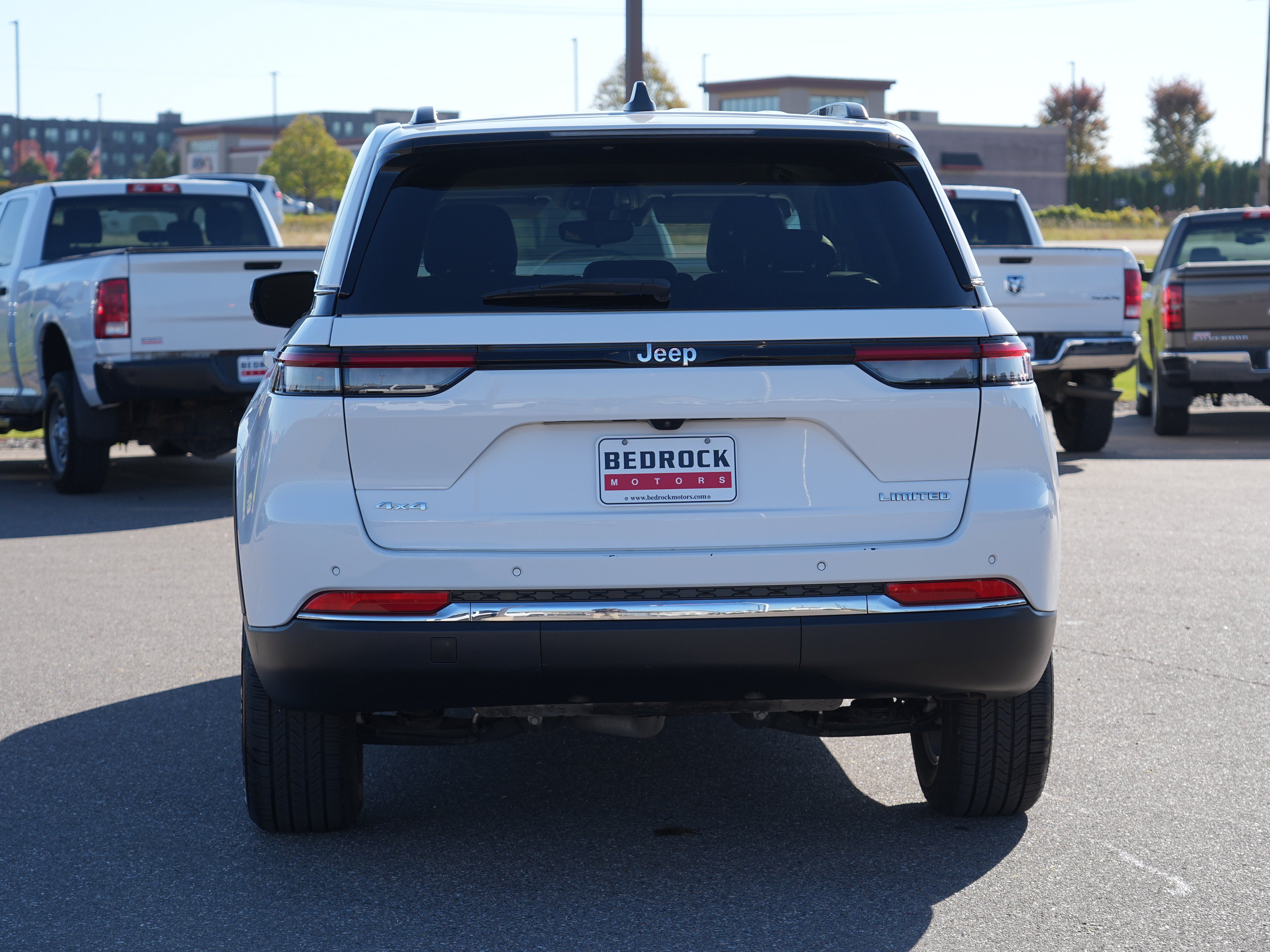 Used 2023 Jeep Grand Cherokee Limited AWD/4WD image 4