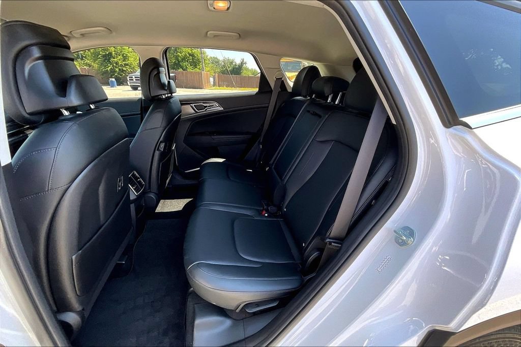 Used 2024 Kia Sportage EX FWD image 6