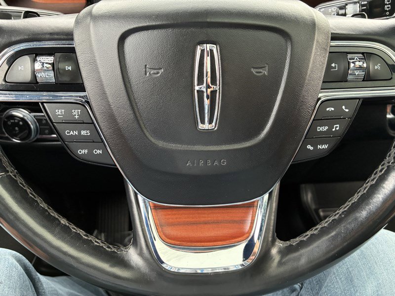 Used 2018 Lincoln Navigator Select image 10