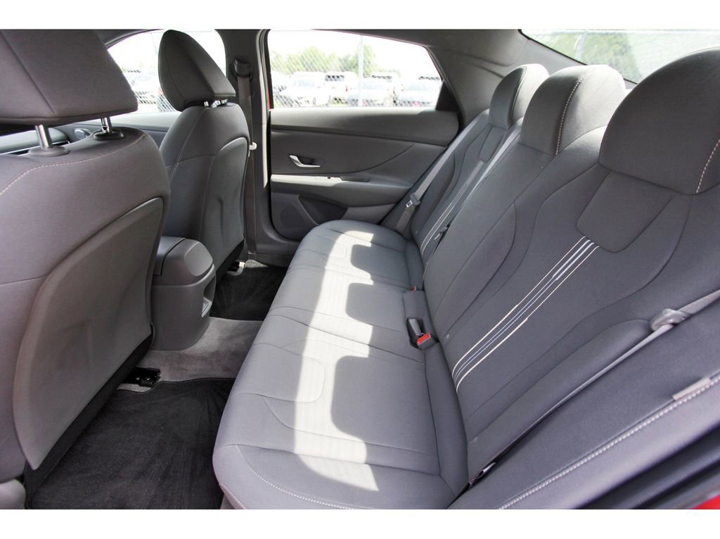 Used 2024 Hyundai Elantra SEL FWD image 14