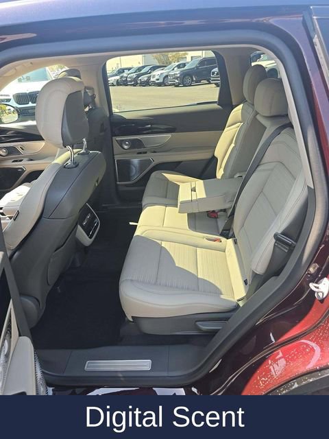 Used 2025 Lincoln Nautilus Reserve image 9