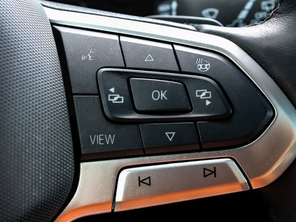 Used 2025 Volkswagen Atlas Cross Sport SEL Premium R-Line image 29