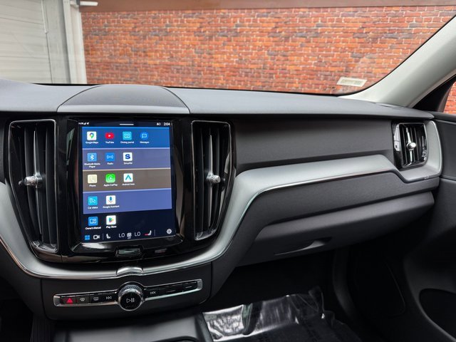 Used 2024 Volvo XC60 B5 Core image 17