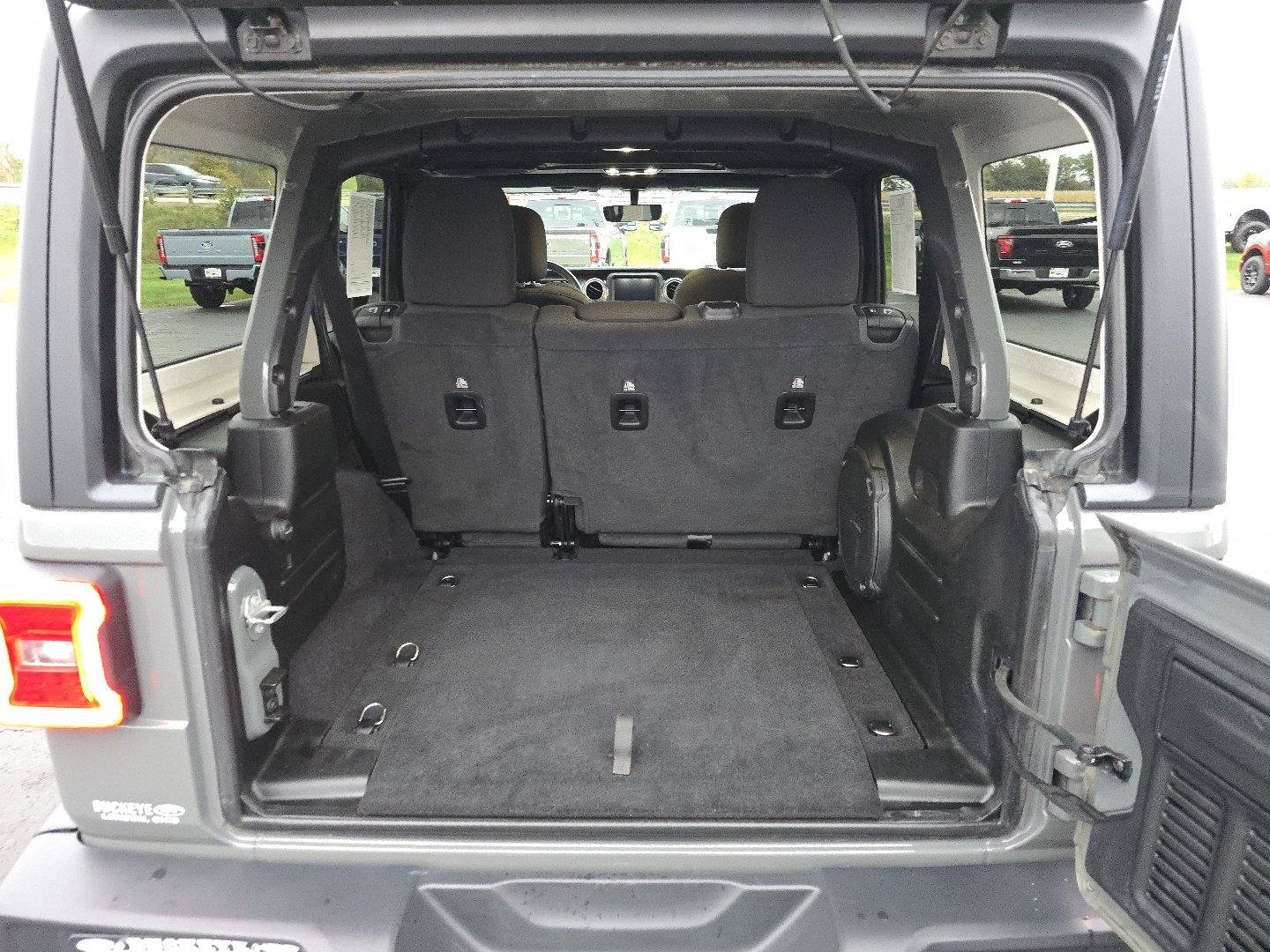 Used 2021 Jeep Wrangler Unlimited Sahara w/ Uconnect 4C Nav & Sound Group AWD/4WD image 17