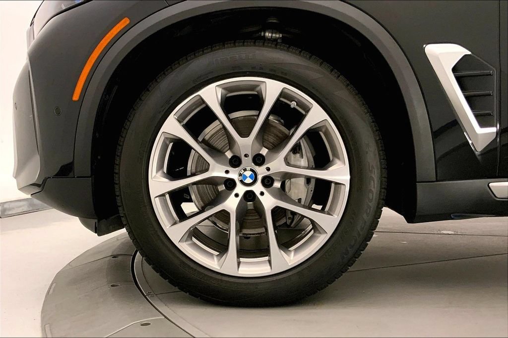 Used 2024 BMW X5 xDrive40i AWD/4WD image 8