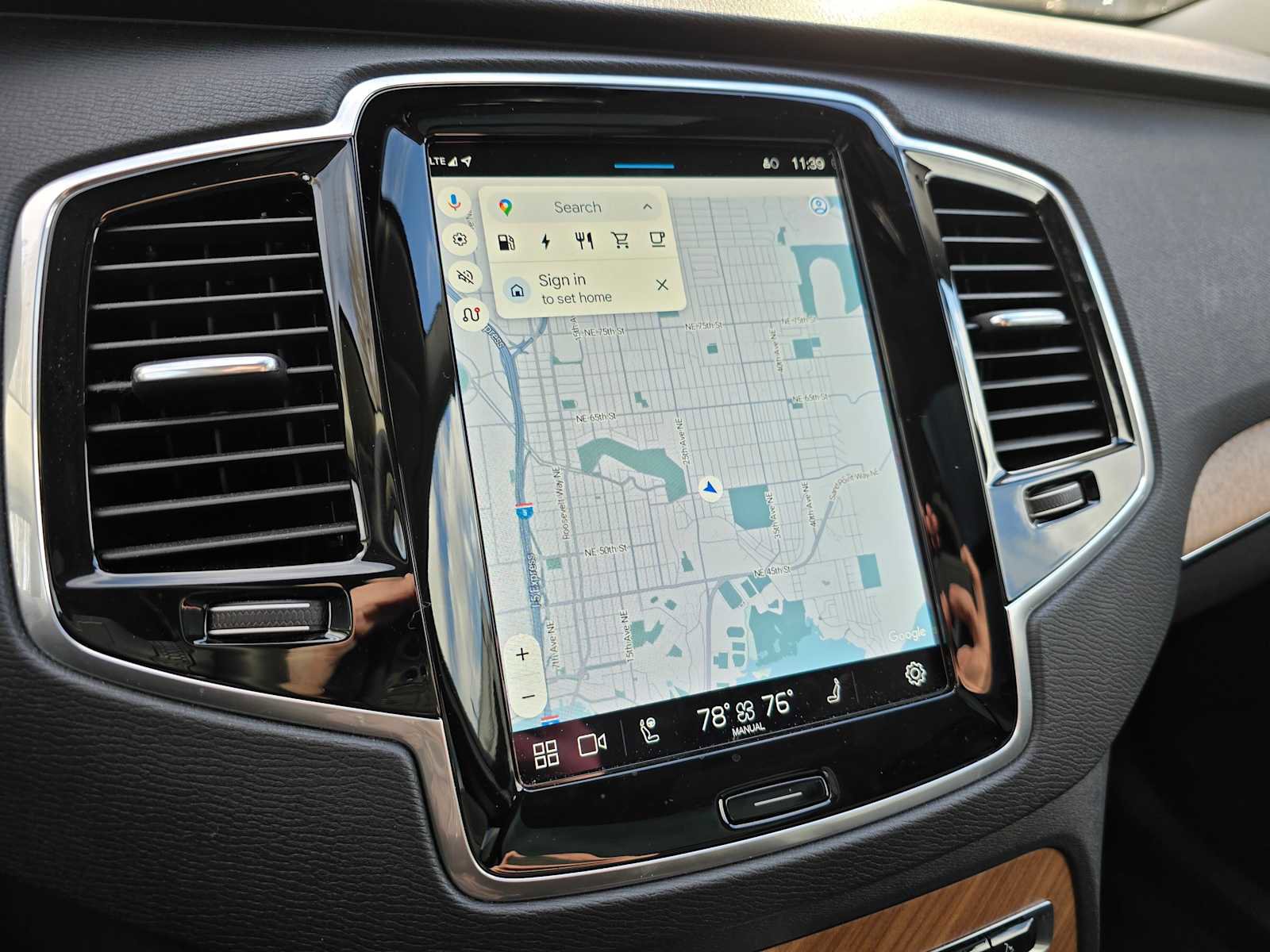 Certified 2024 Volvo XC90 T8 Plus w/ Protection Package Premier image 30