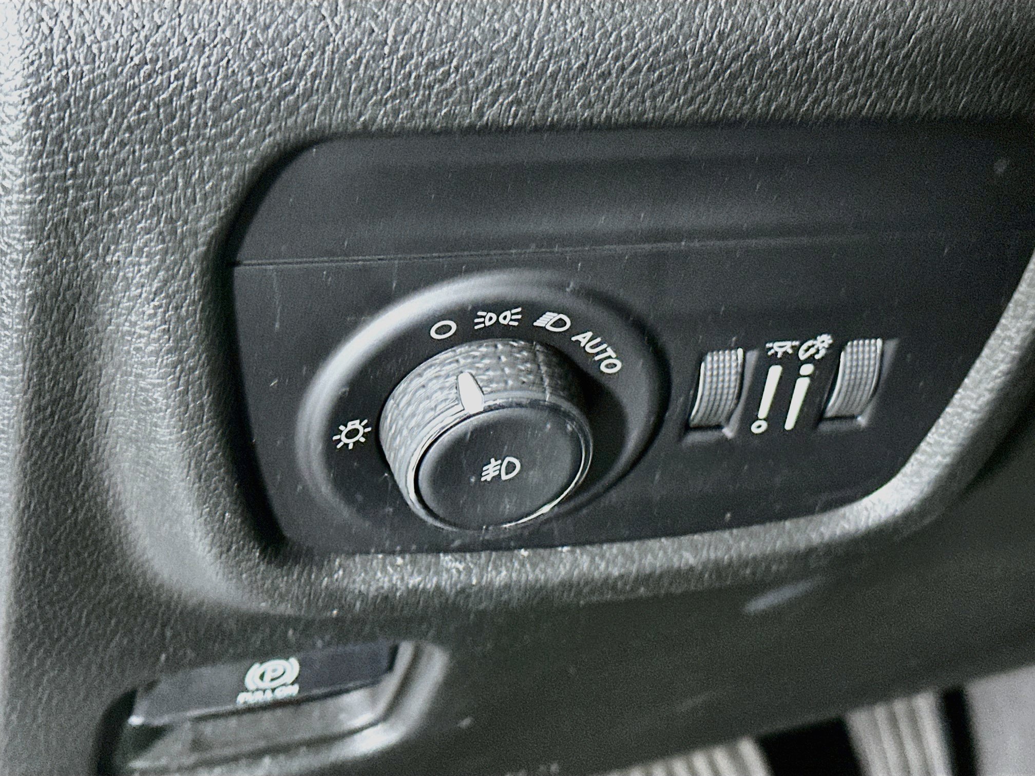 Used 2023 Jeep Grand Cherokee Limited RWD image 17