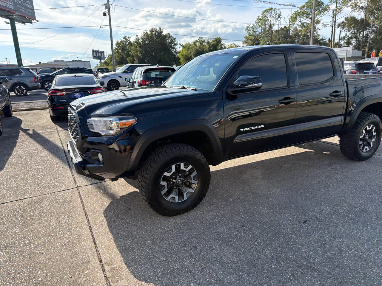 Used 2021 Toyota Tacoma TRD Off-Road w/ Technology Package image 3