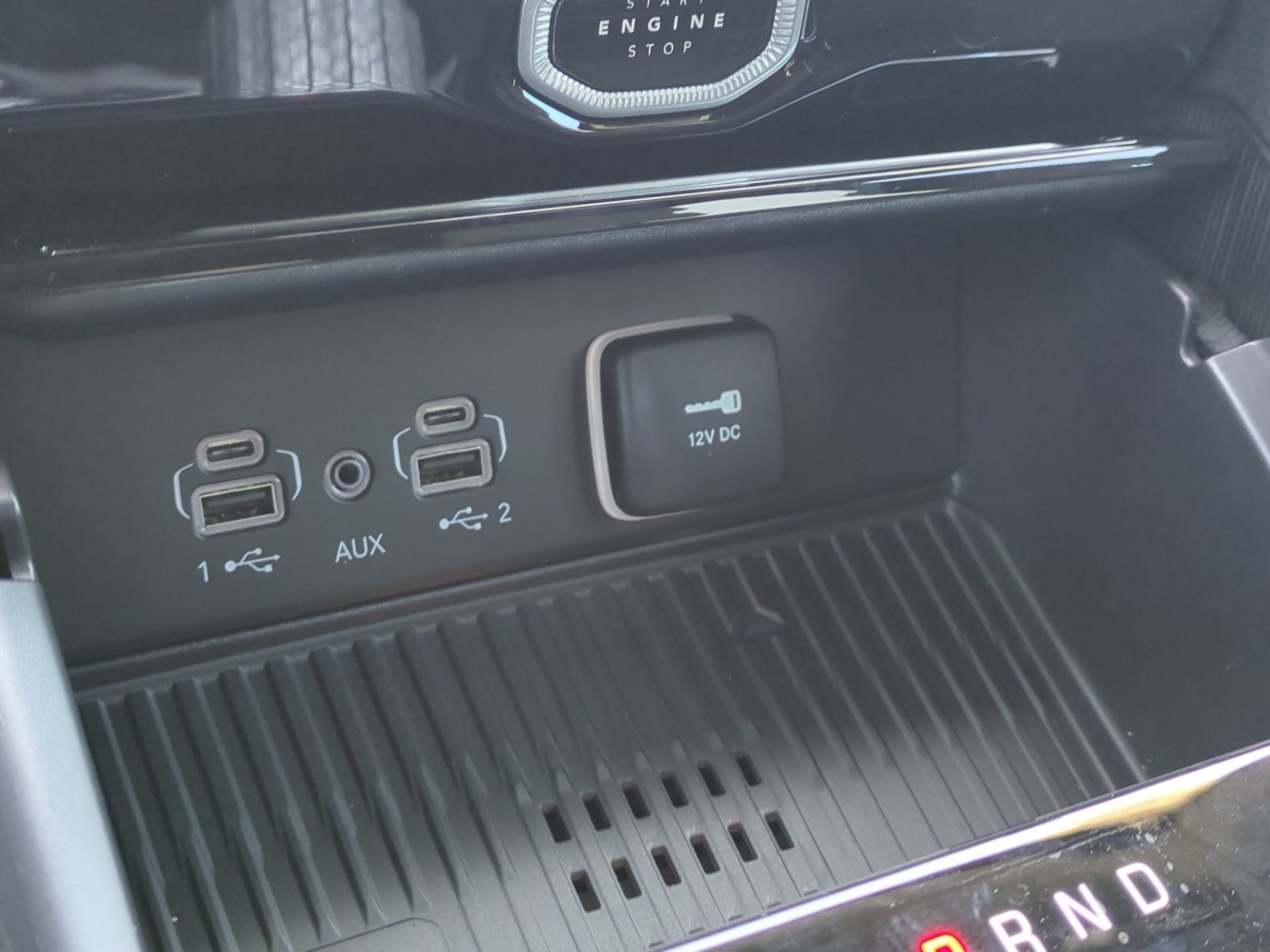 New 2026 Jeep Grand Cherokee Limited w/ Luxury Tech Group II RWD image 31