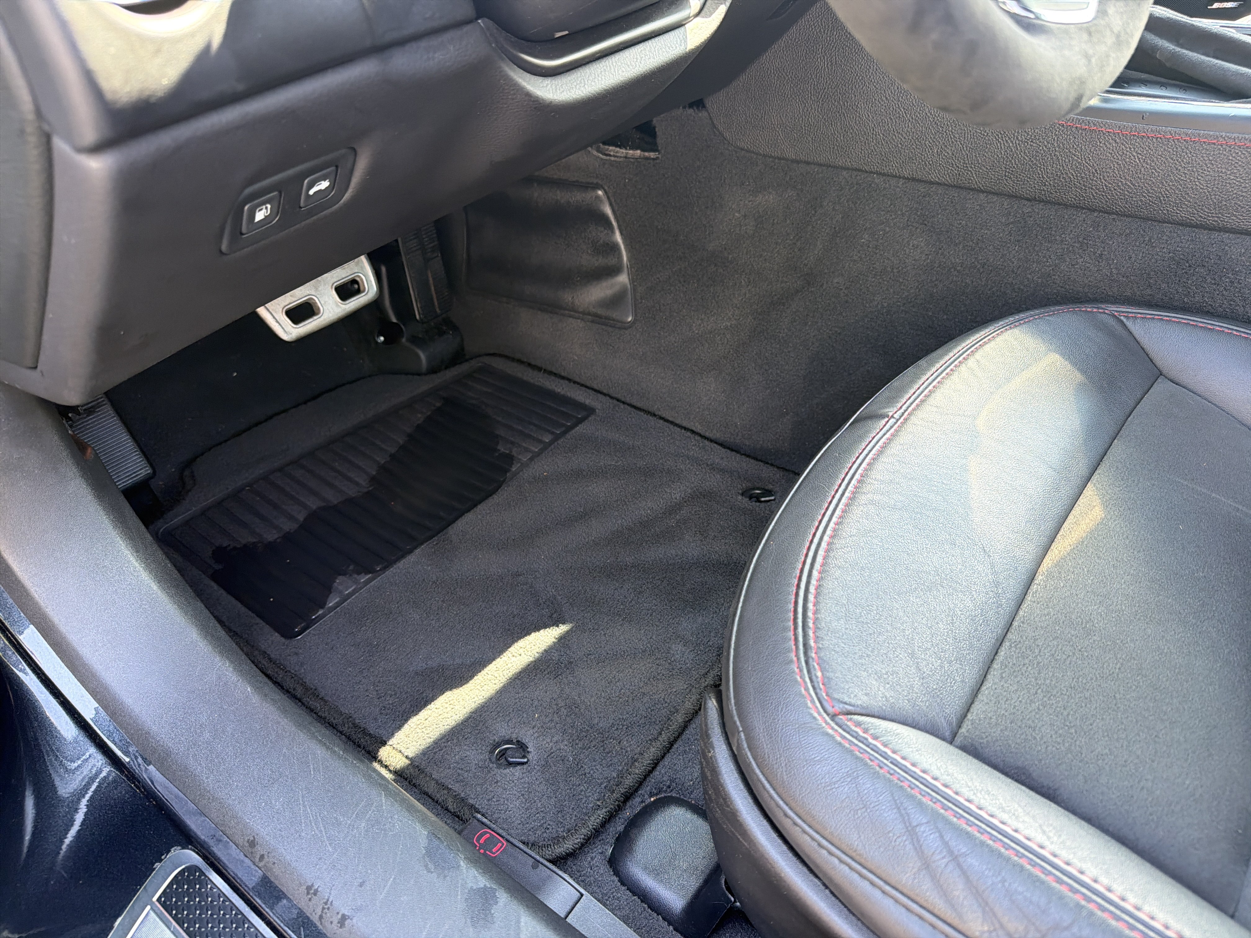 Used 2012 Chevrolet Corvette Coupe w/ 4LT Preferred Equipment Group RWD image 17