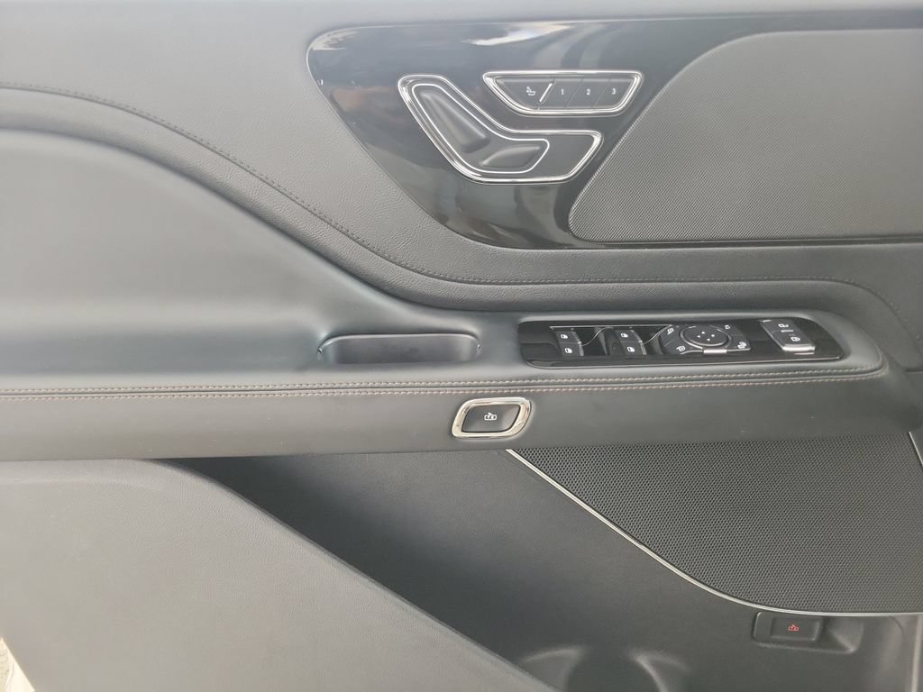 Certified 2025 Lincoln Aviator 2WD w/ Jet Appearance Package image 11