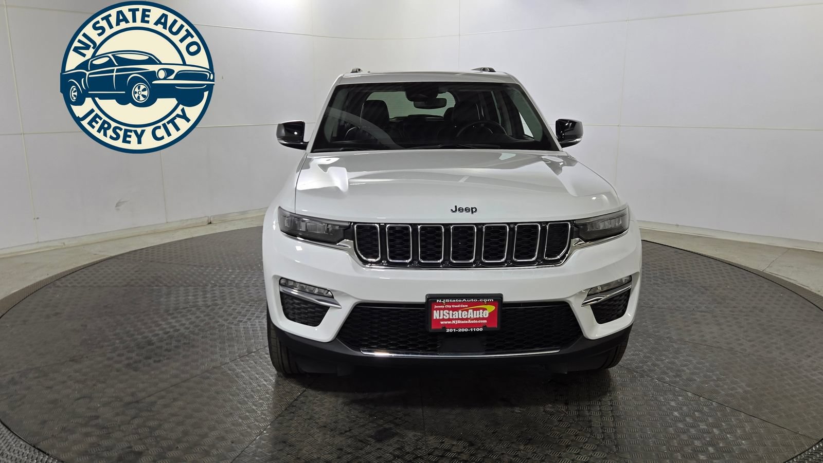 Used 2023 Jeep Grand Cherokee 4WD 4xe image 2