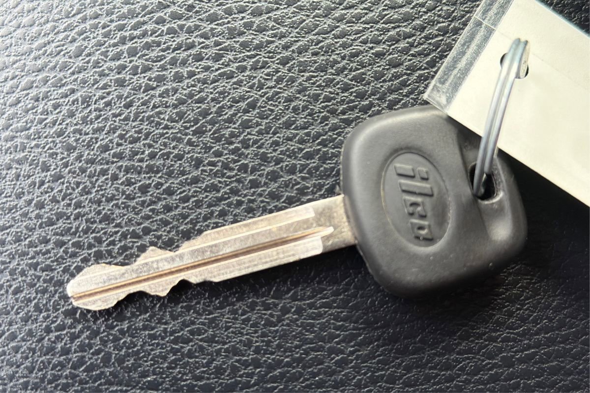 Used 2018 Toyota RAV4 LE w/ All Weather Liner Package image 32