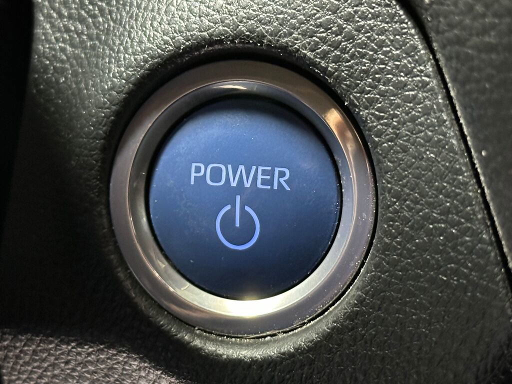 Used 2022 Toyota RAV4 SE w/ Carpet Mat Package (TMS) AWD/4WD image 21
