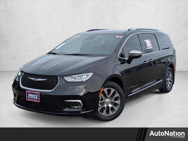 Used 2023 Chrysler Pacifica Pinnacle