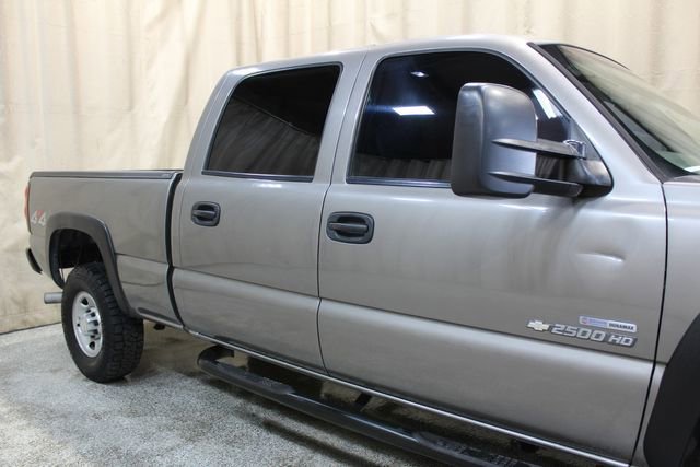 Used 2006 Chevrolet Silverado 2500 W/T w/ Heavy-Duty Power Package image 10