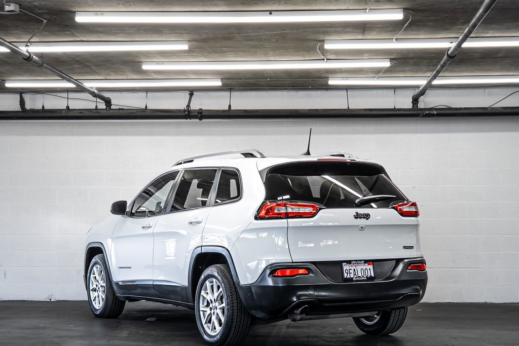Used 2018 Jeep Cherokee Latitude Plus image 3