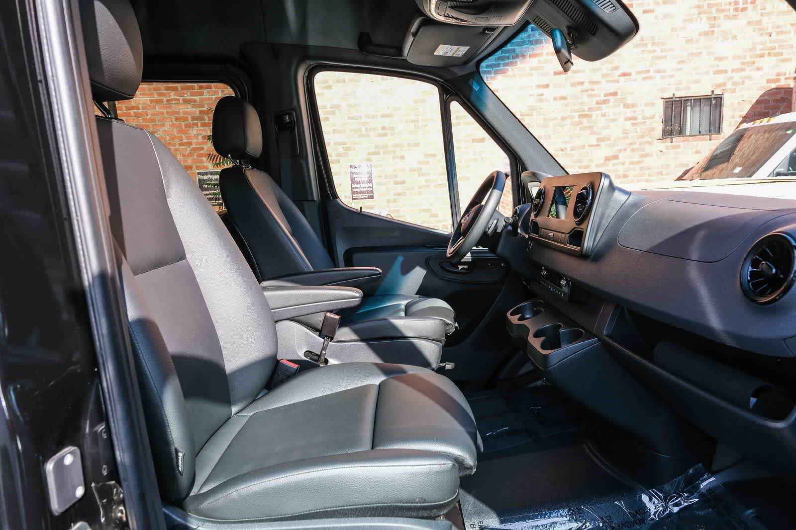 Used 2024 Mercedes-Benz Sprinter 2500 image 20