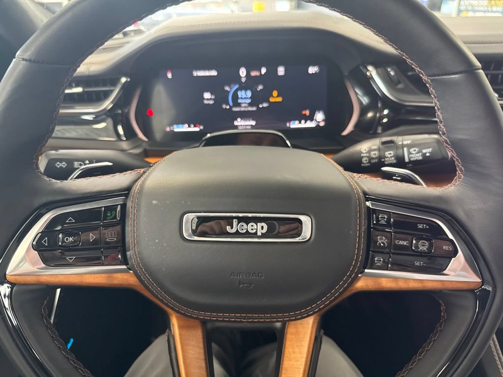 Used 2025 Jeep Grand Cherokee Summit AWD/4WD image 24