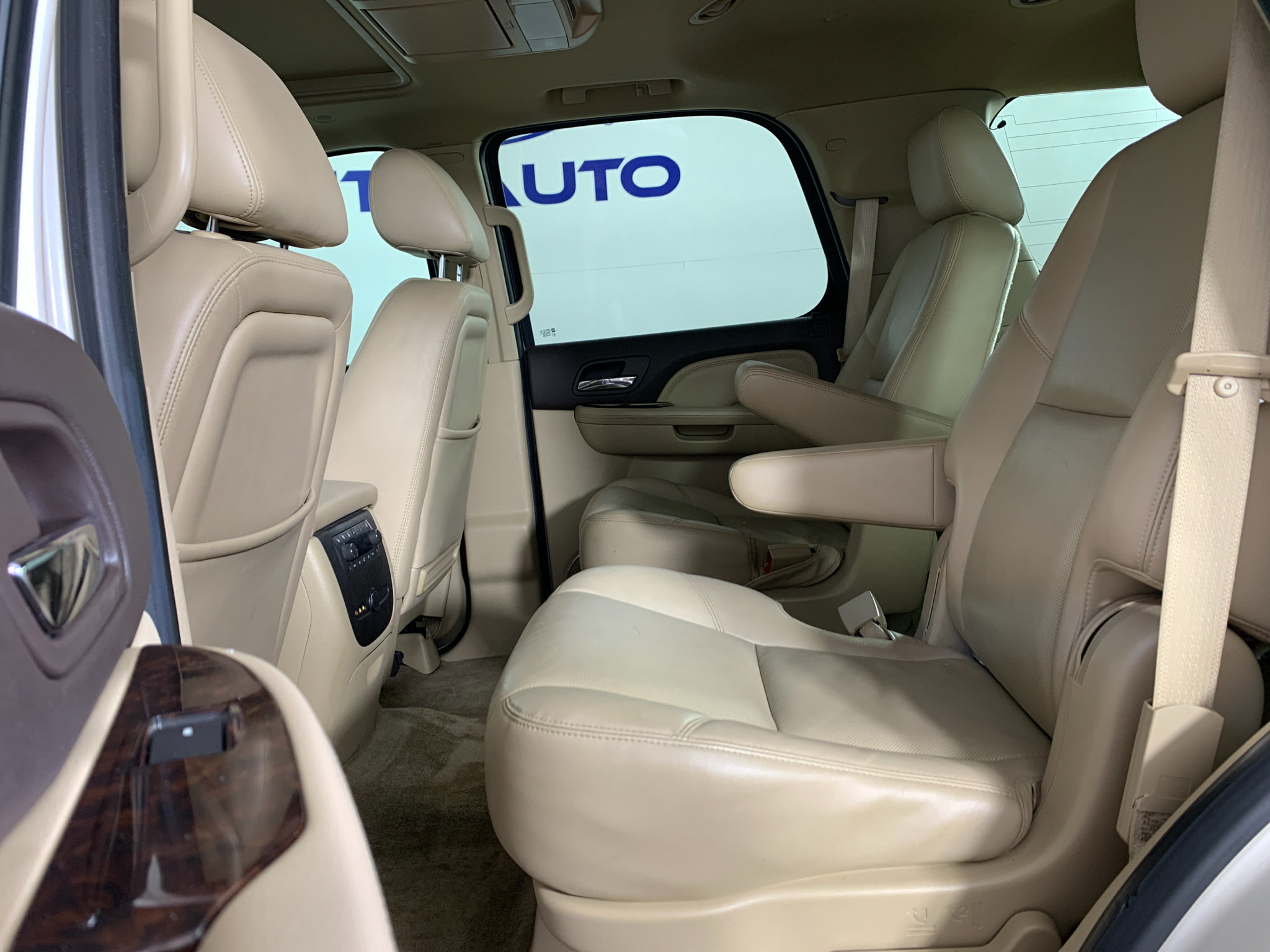 Used 2014 GMC Yukon Denali RWD image 31