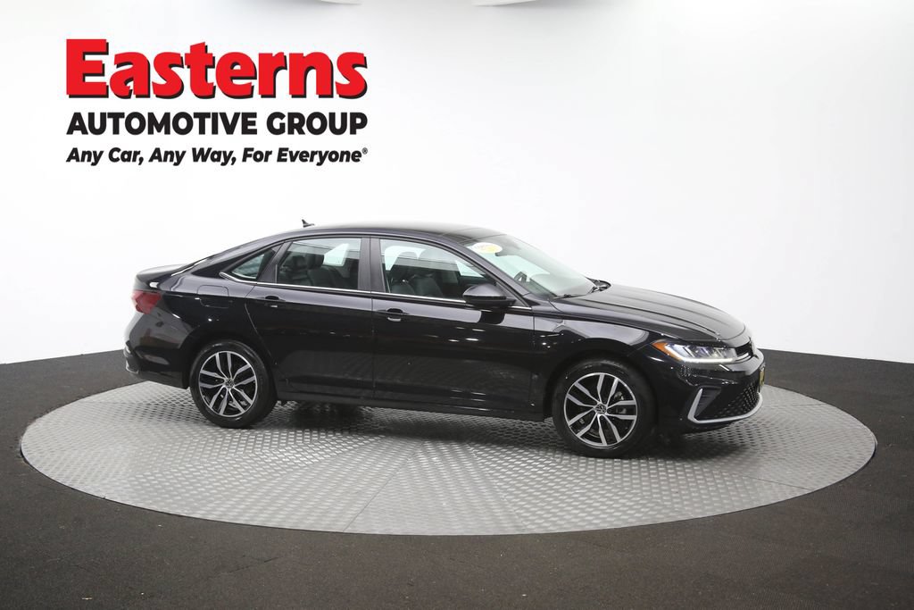 Used 2025 Volkswagen Jetta SE FWD image 47