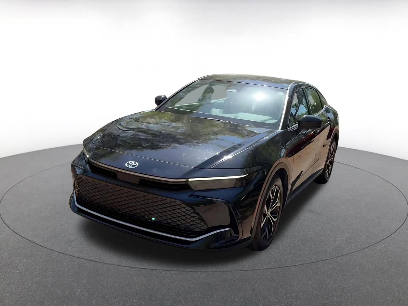 Used 2025 Toyota Crown XLE image 8