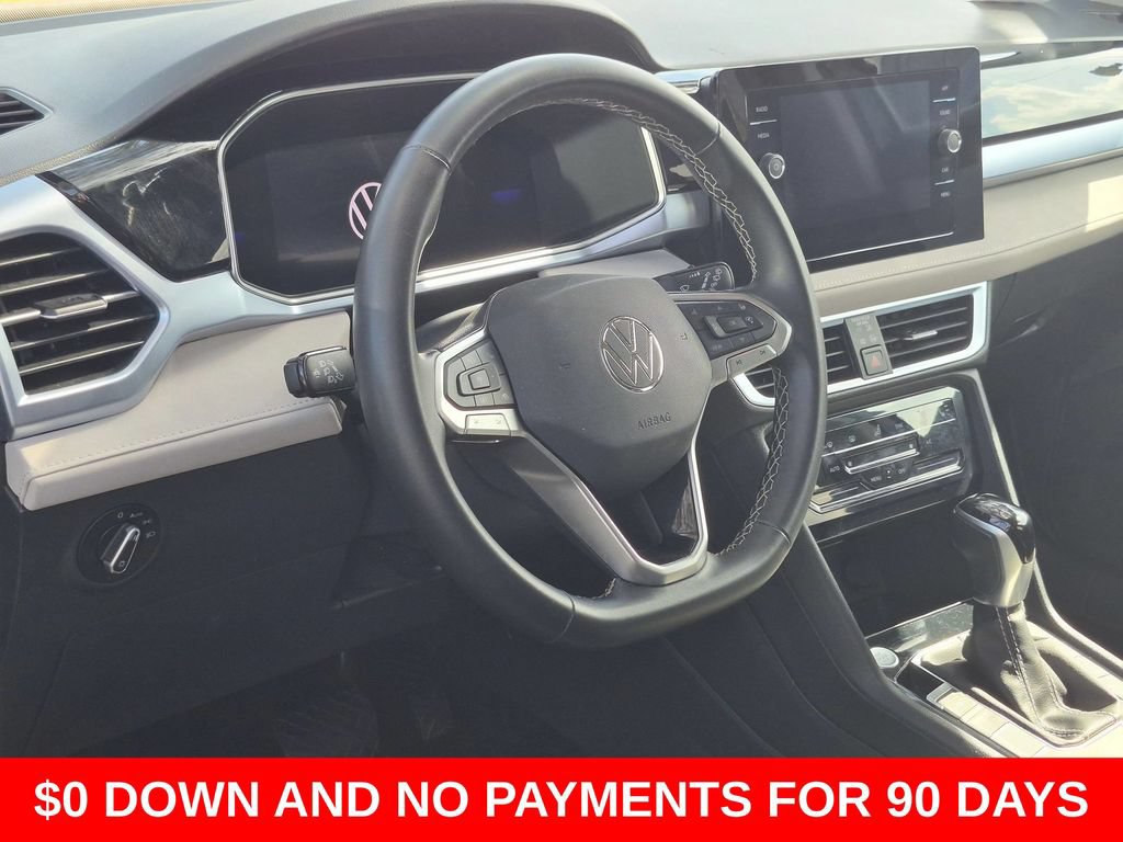 Used 2025 Volkswagen Taos SE FWD image 14
