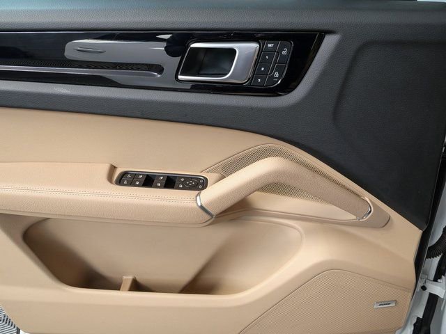 Used 2023 Porsche Cayenne image 6