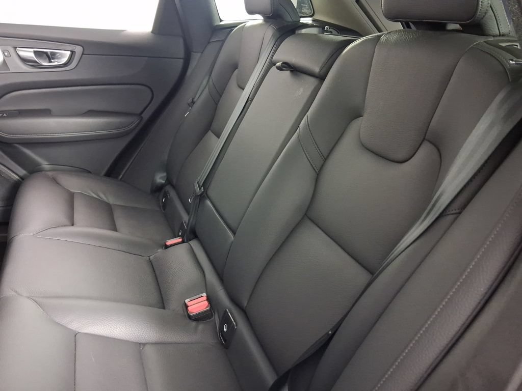 Certified 2025 Volvo XC60 T8 Plus w/ Protection Package Premier AWD/4WD image 18