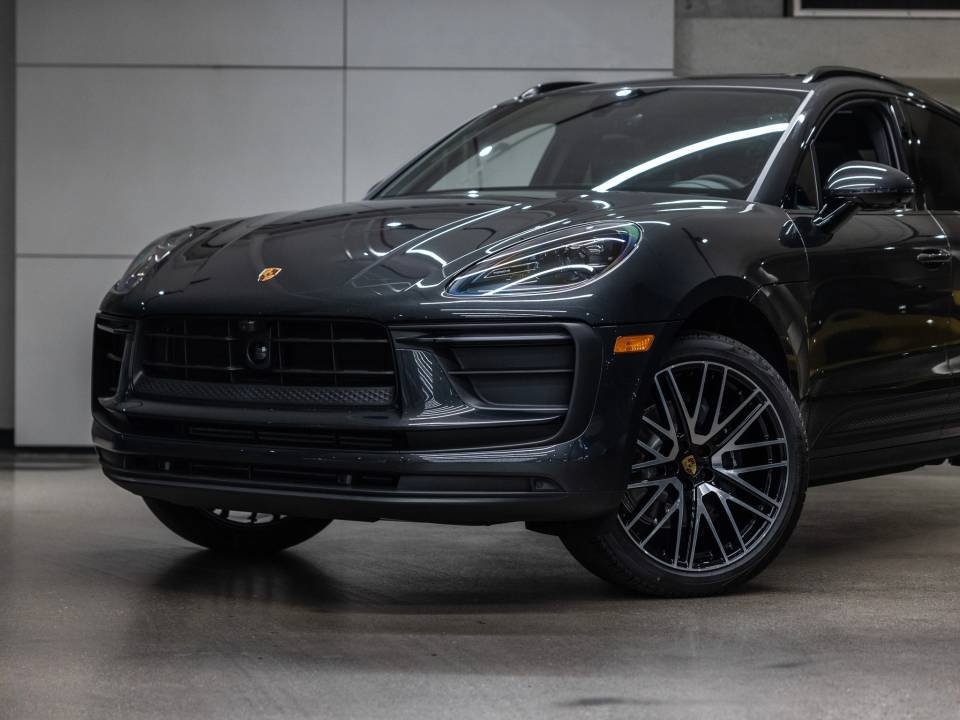 Certified 2026 Porsche Macan AWD/4WD image 15