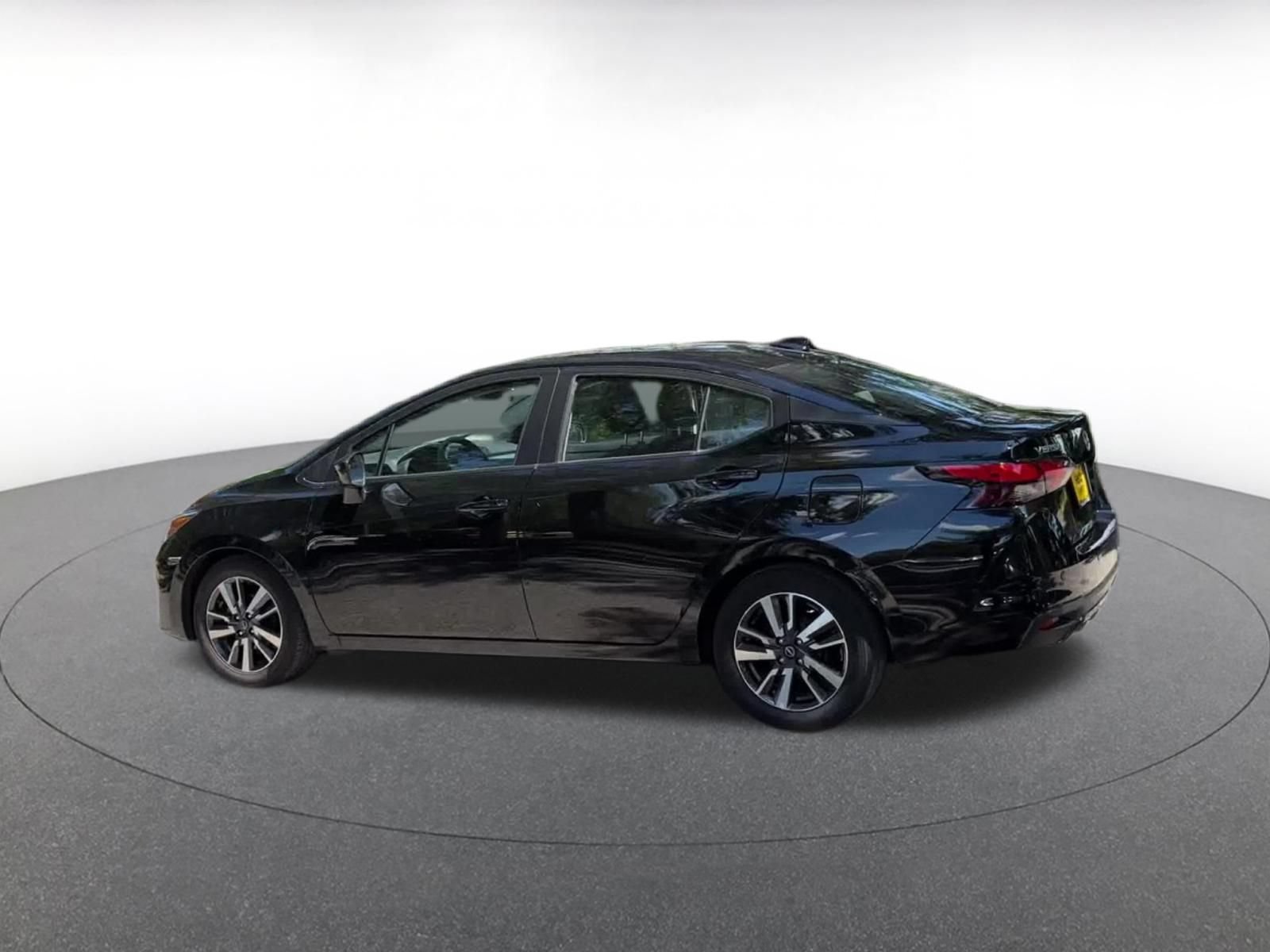 Used 2025 Nissan Versa SV FWD image 9