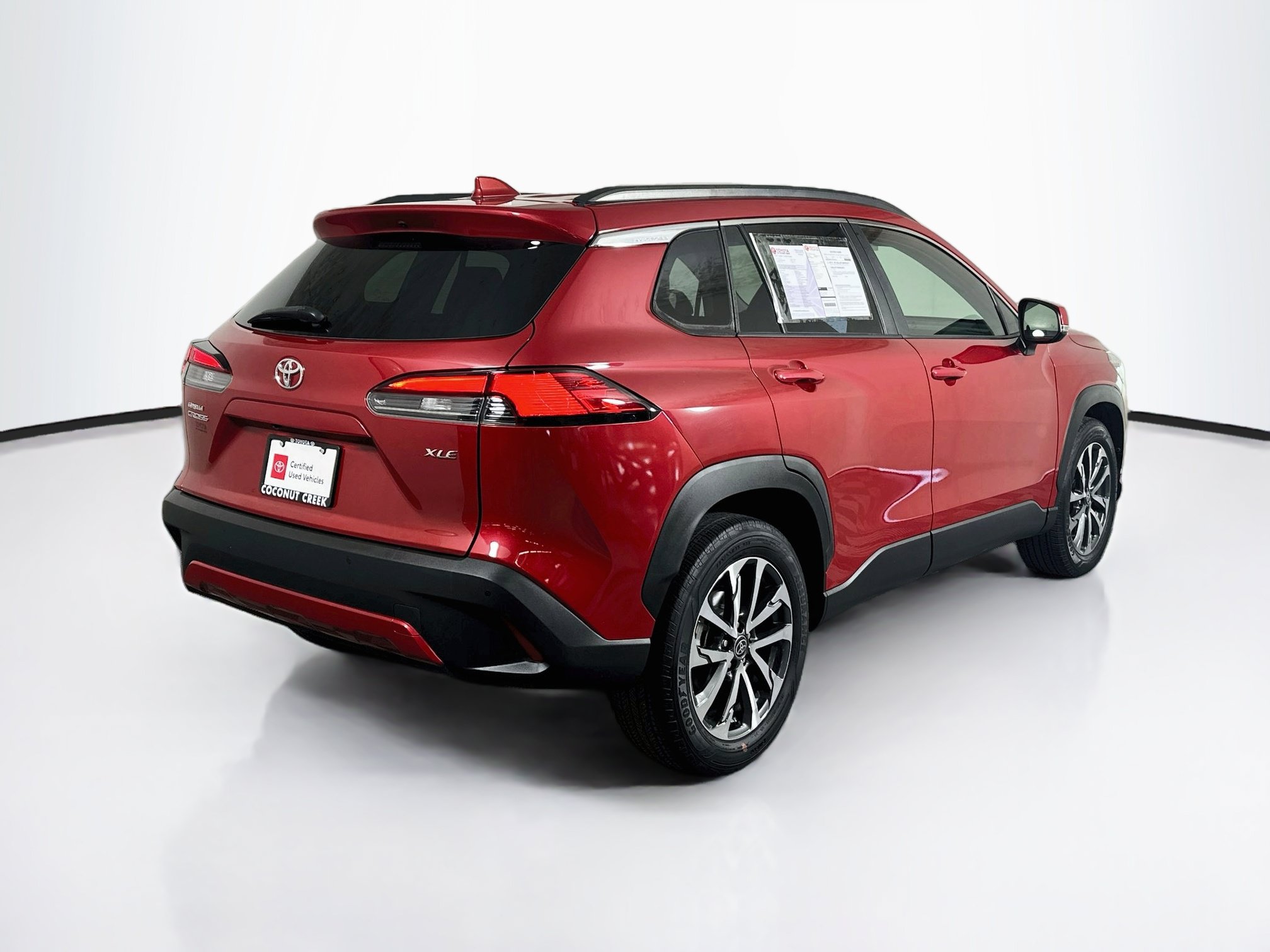 Used 2023 Toyota Corolla Cross XLE w/ Convenience Package FWD image 3