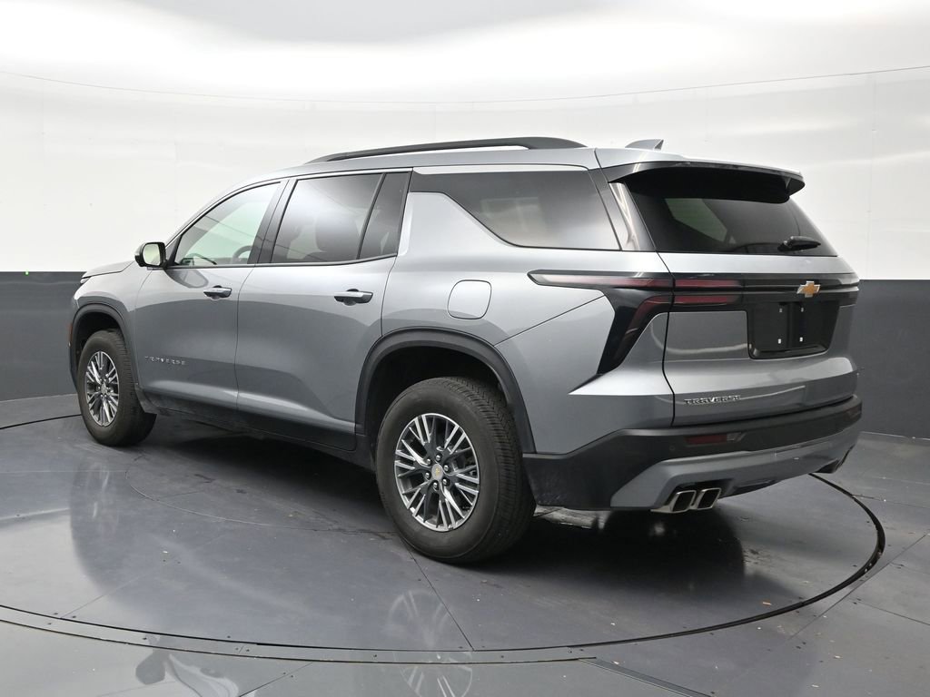 Used 2024 Chevrolet Traverse LT FWD image 3