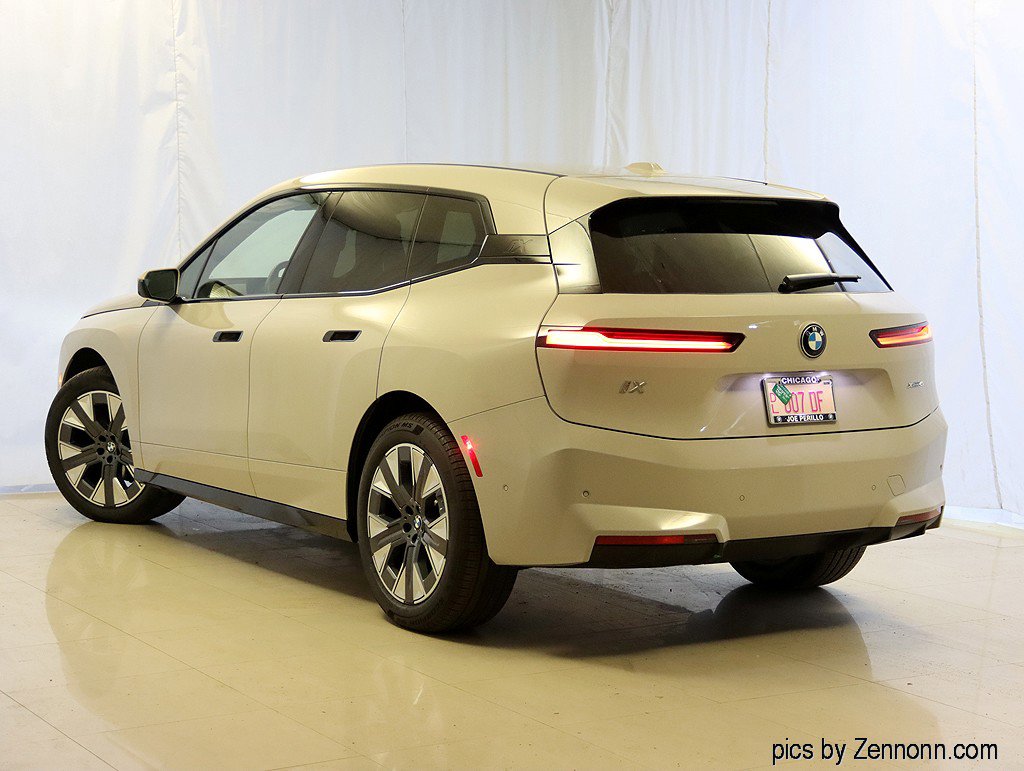 Used 2026 BMW iX xDrive45 w/ Premium Package image 9