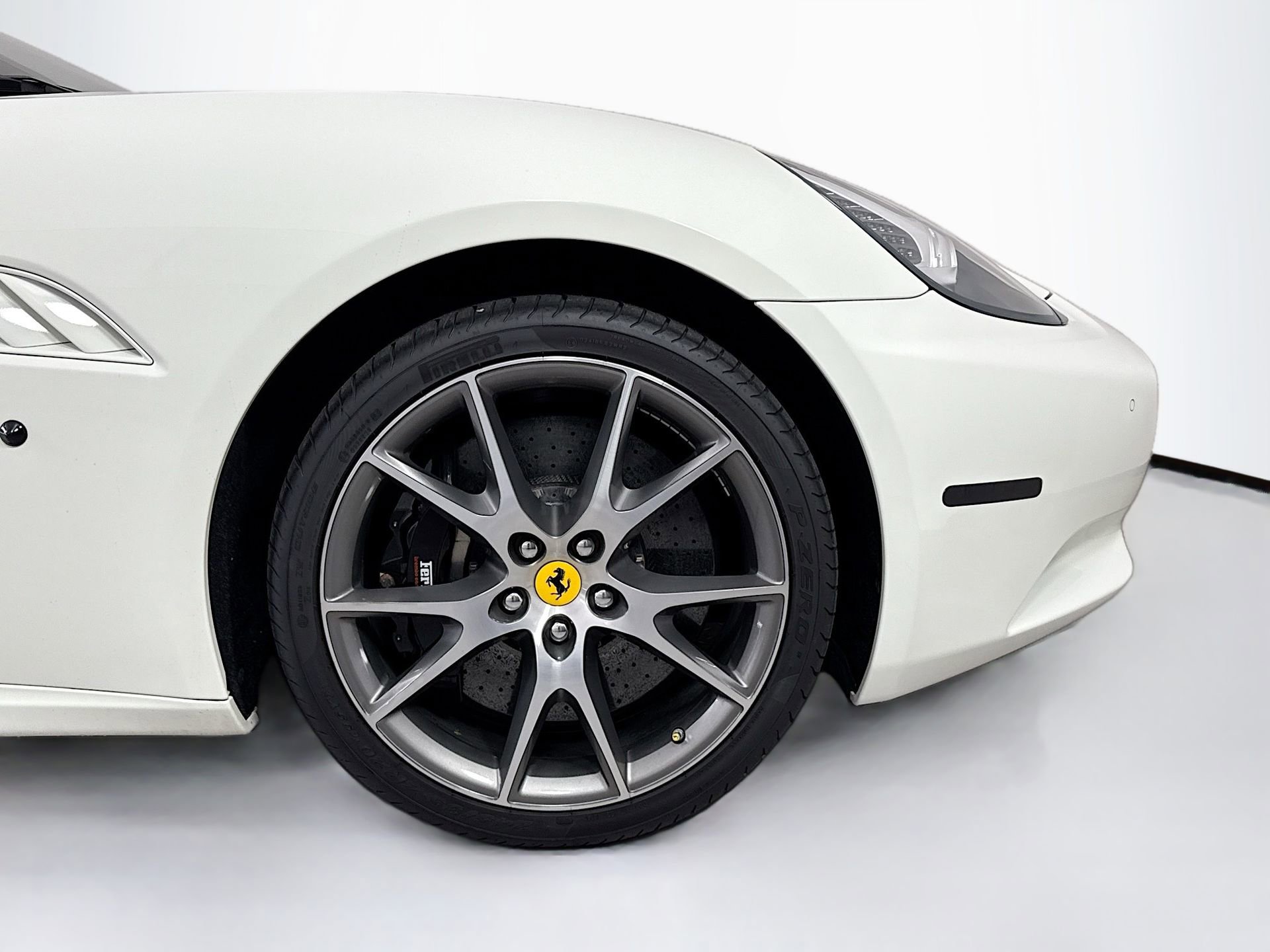 Used 2010 Ferrari California RWD image 26