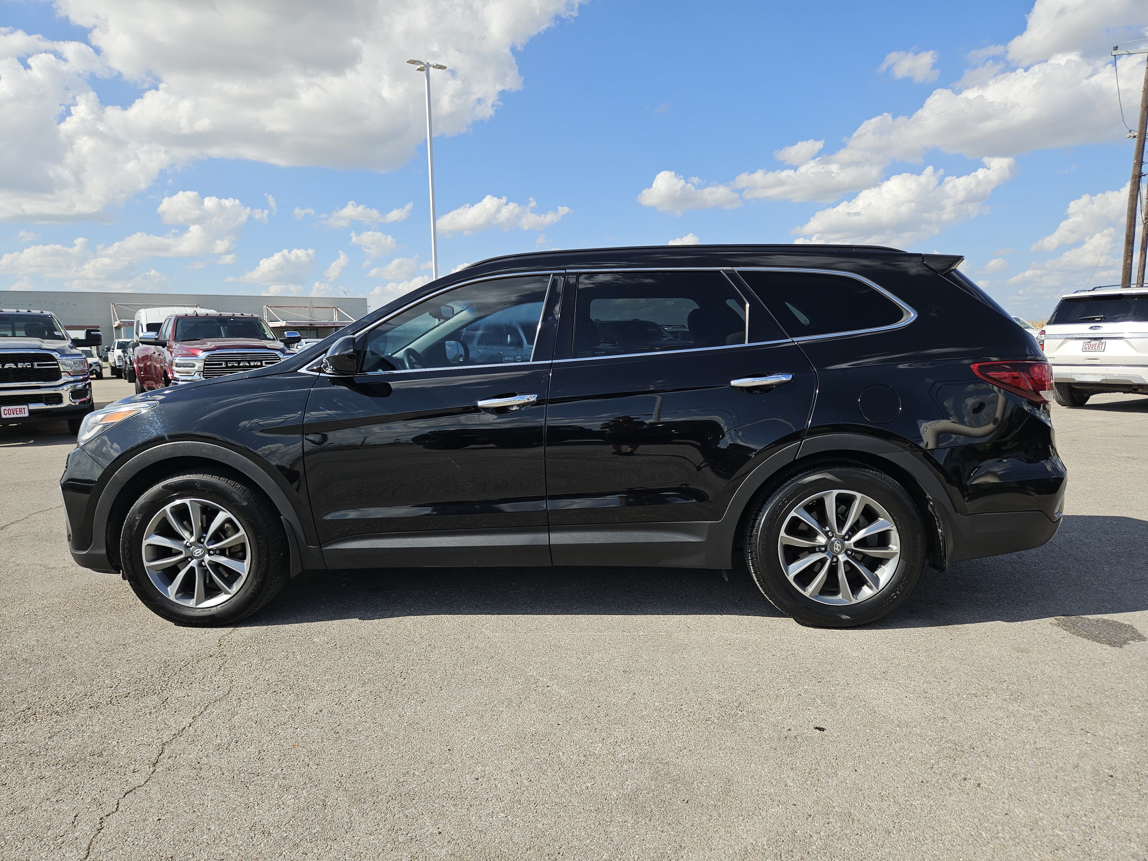 Used 2019 Hyundai Santa Fe XL SE FWD image 4
