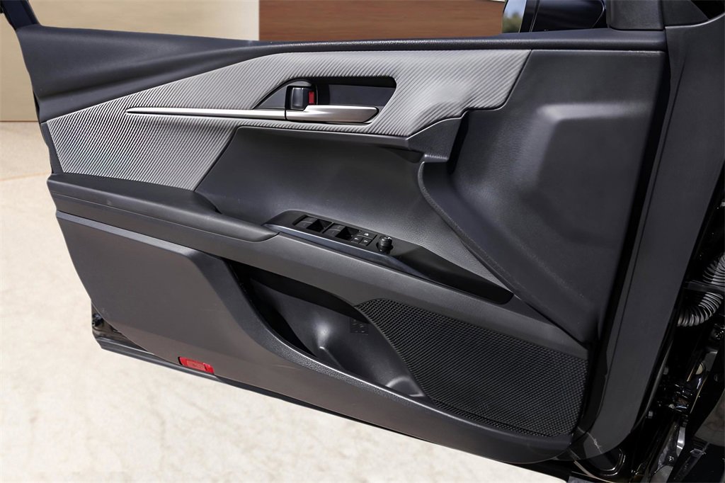 Used 2025 Toyota Camry SE w/ Convenience Package image 22