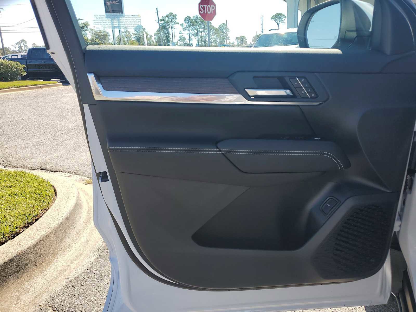 New 2026 GMC Terrain Denali w/ LPO, Black Badging Package image 39