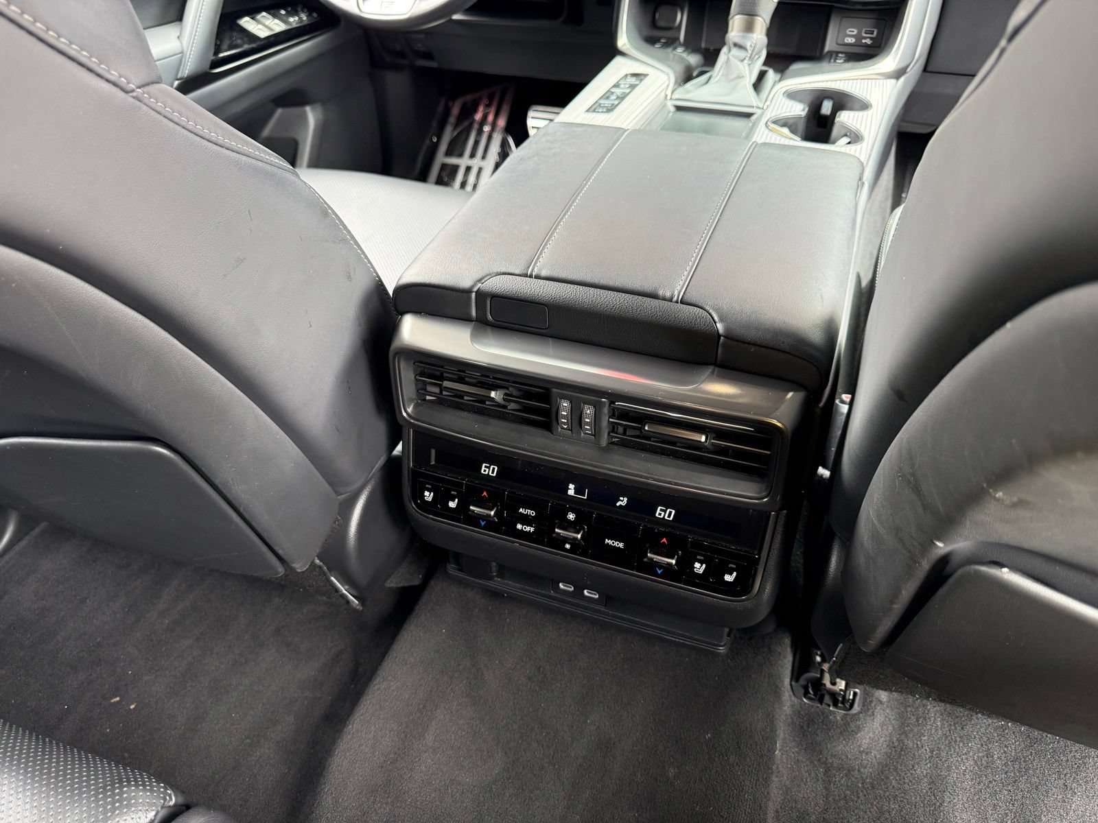 Used 2023 Lexus LX 600 F Sport w/ Accessory Package (Z1) AWD/4WD image 34