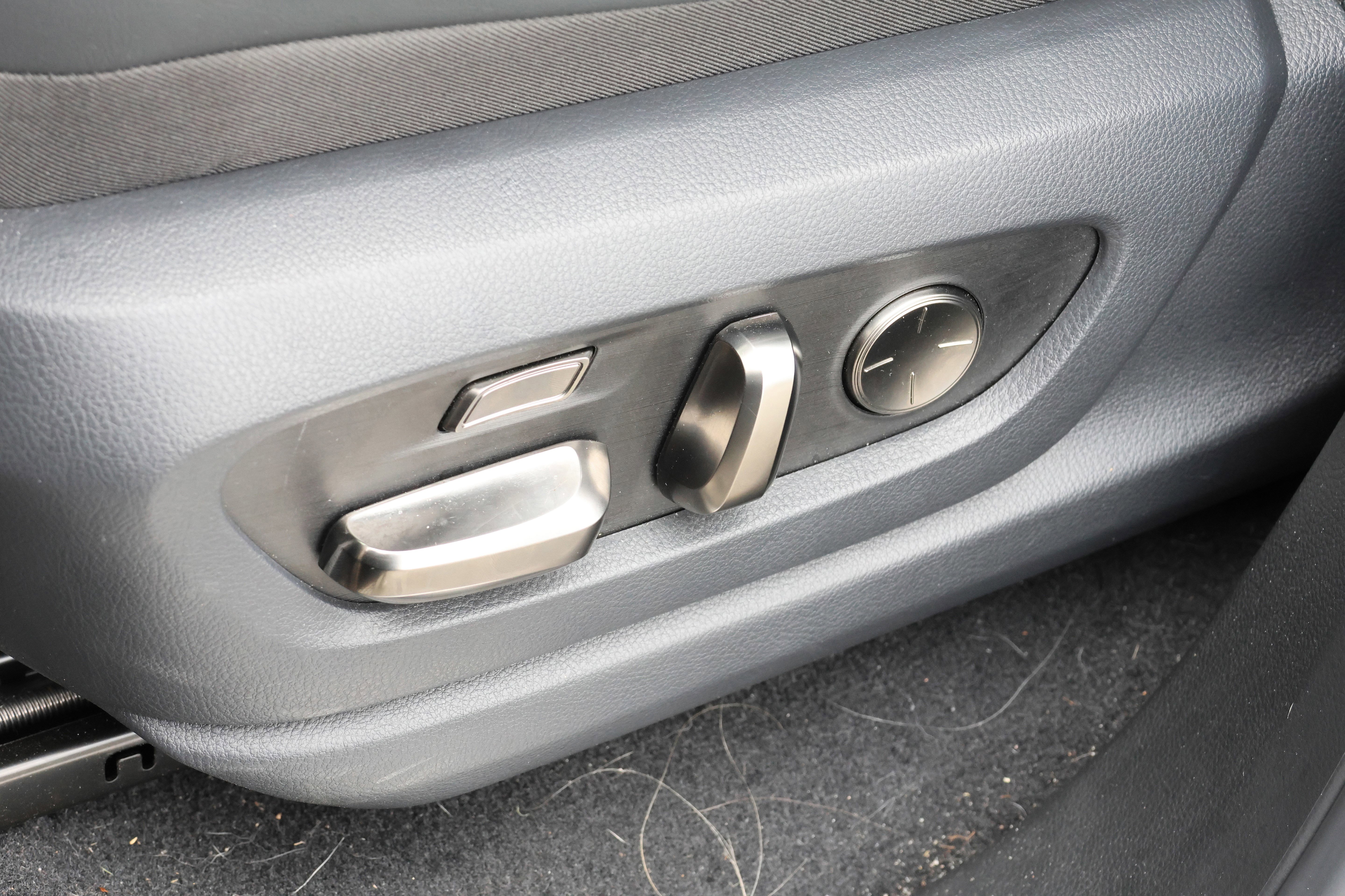 Used 2025 Lexus LX 700h Overtrail image 36