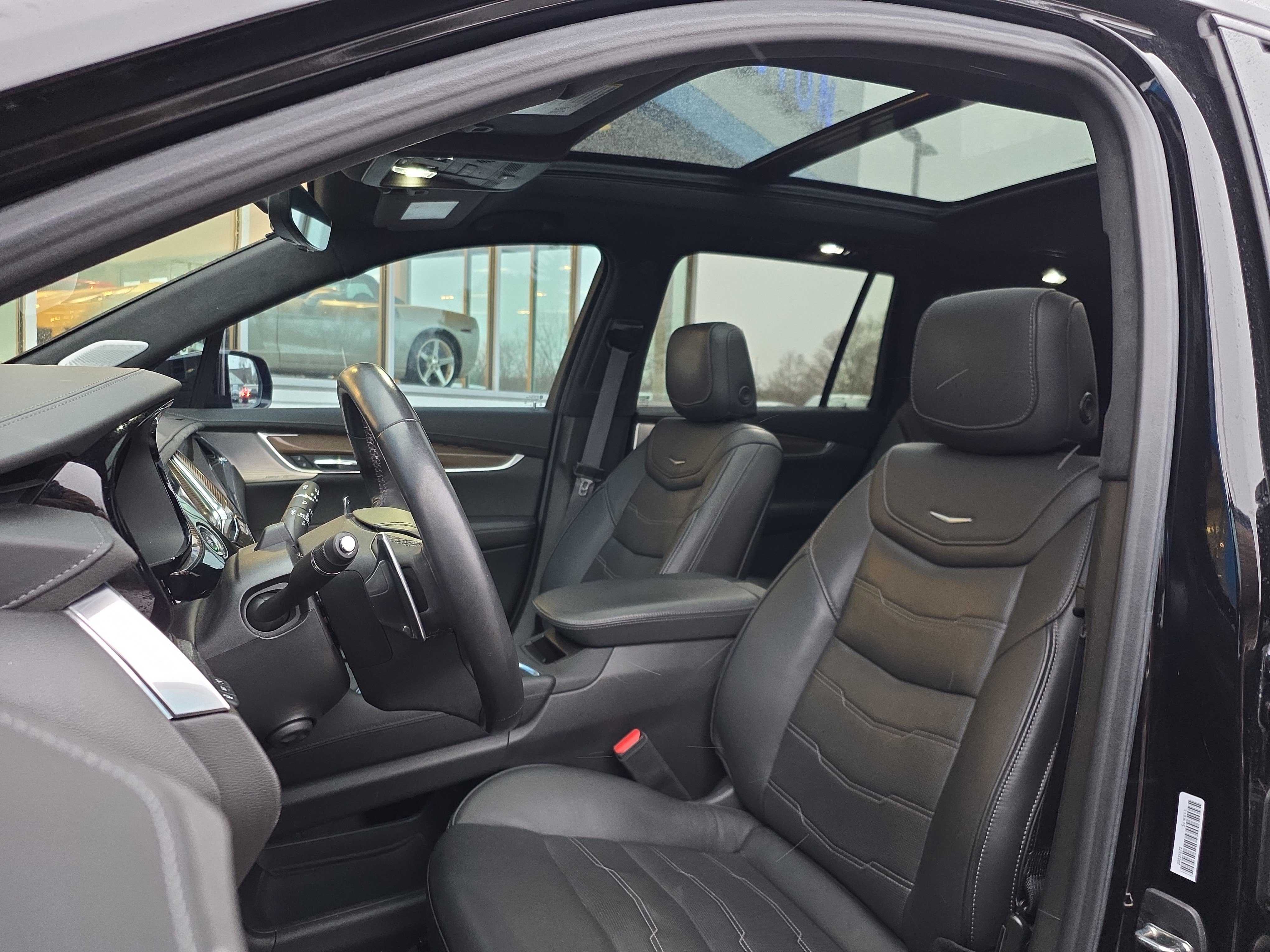 Used 2023 Cadillac XT6 Sport w/ Platinum Package image 17