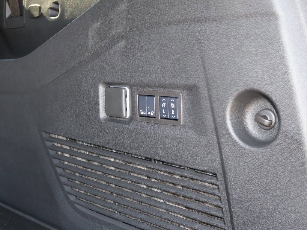 New 2025 Chevrolet Suburban Premier image 35