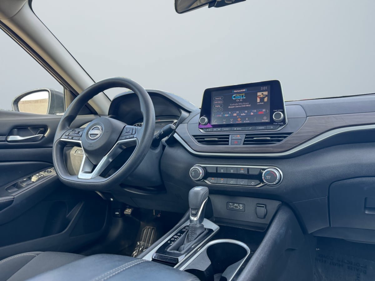 Used 2024 Nissan Altima 2.5 SV FWD image 14